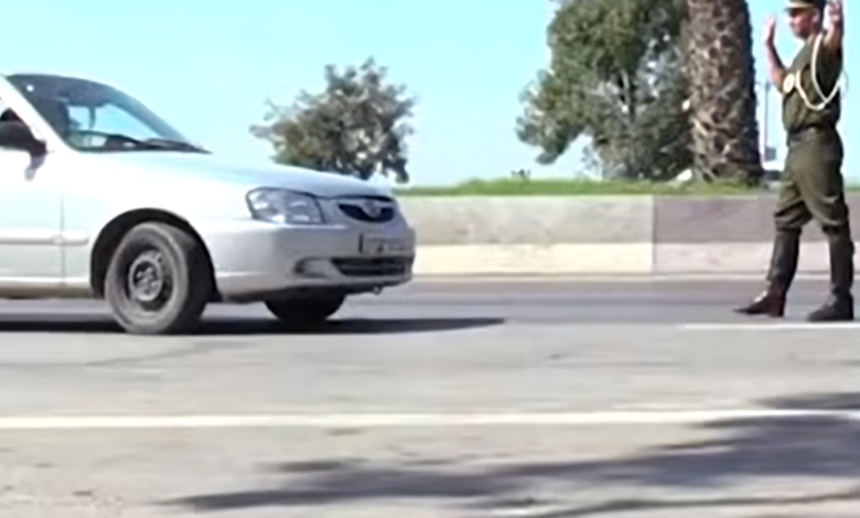 Contrôle routier en Algérie. Les automobilistes doivent désormais disposer à bord de leur véhicule des équipements de sécurité exigés par la nouvelle réglementation.